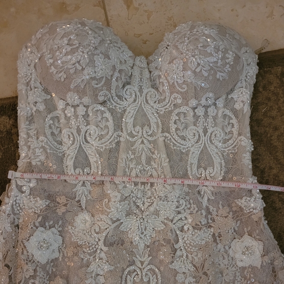 Eva Lendel "Santa" Wedding Dress ABSOLUTELY STUNNING - Picture 10 of 13